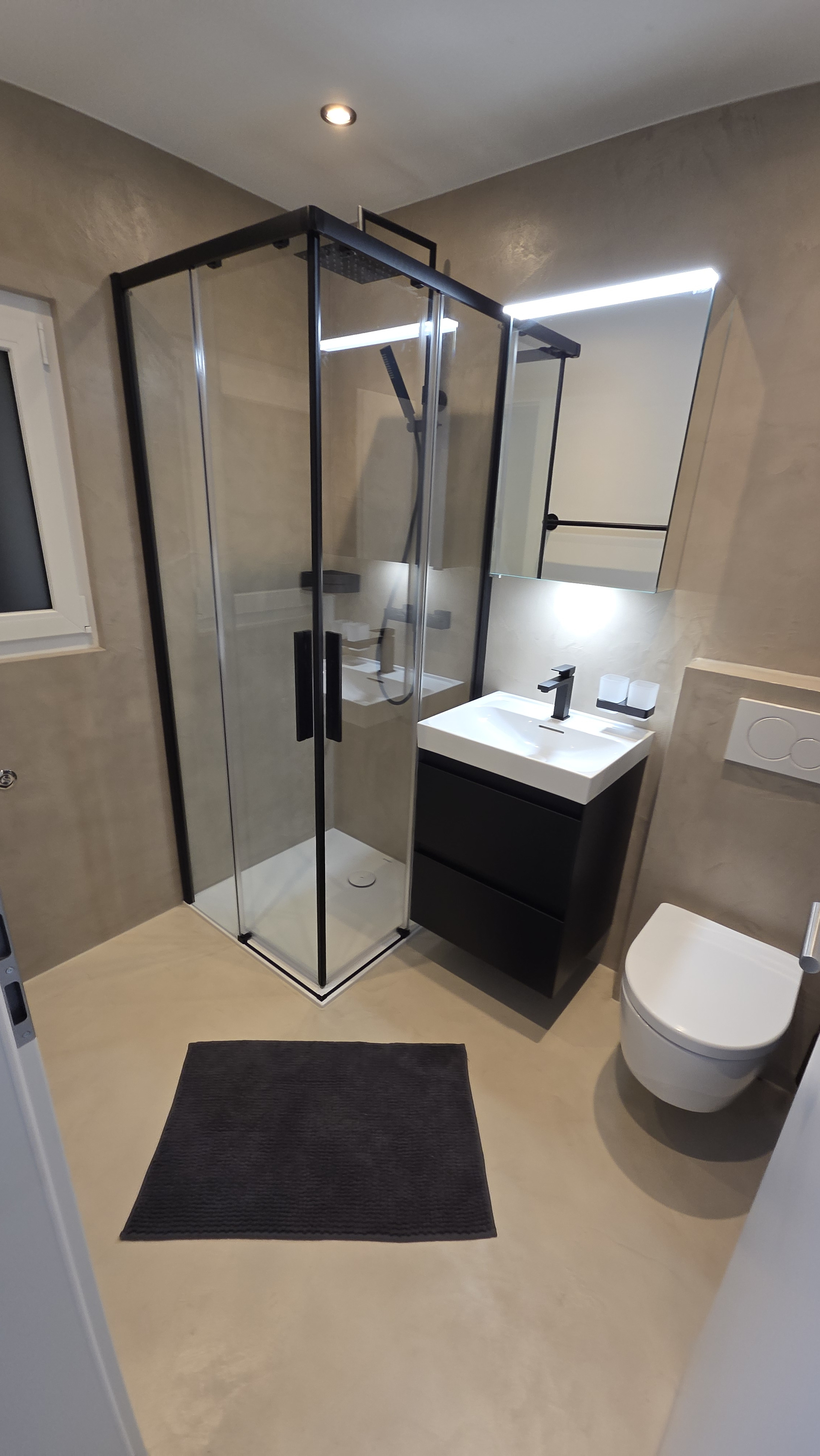 Modernes Badezimmer im Apartment in Buchs