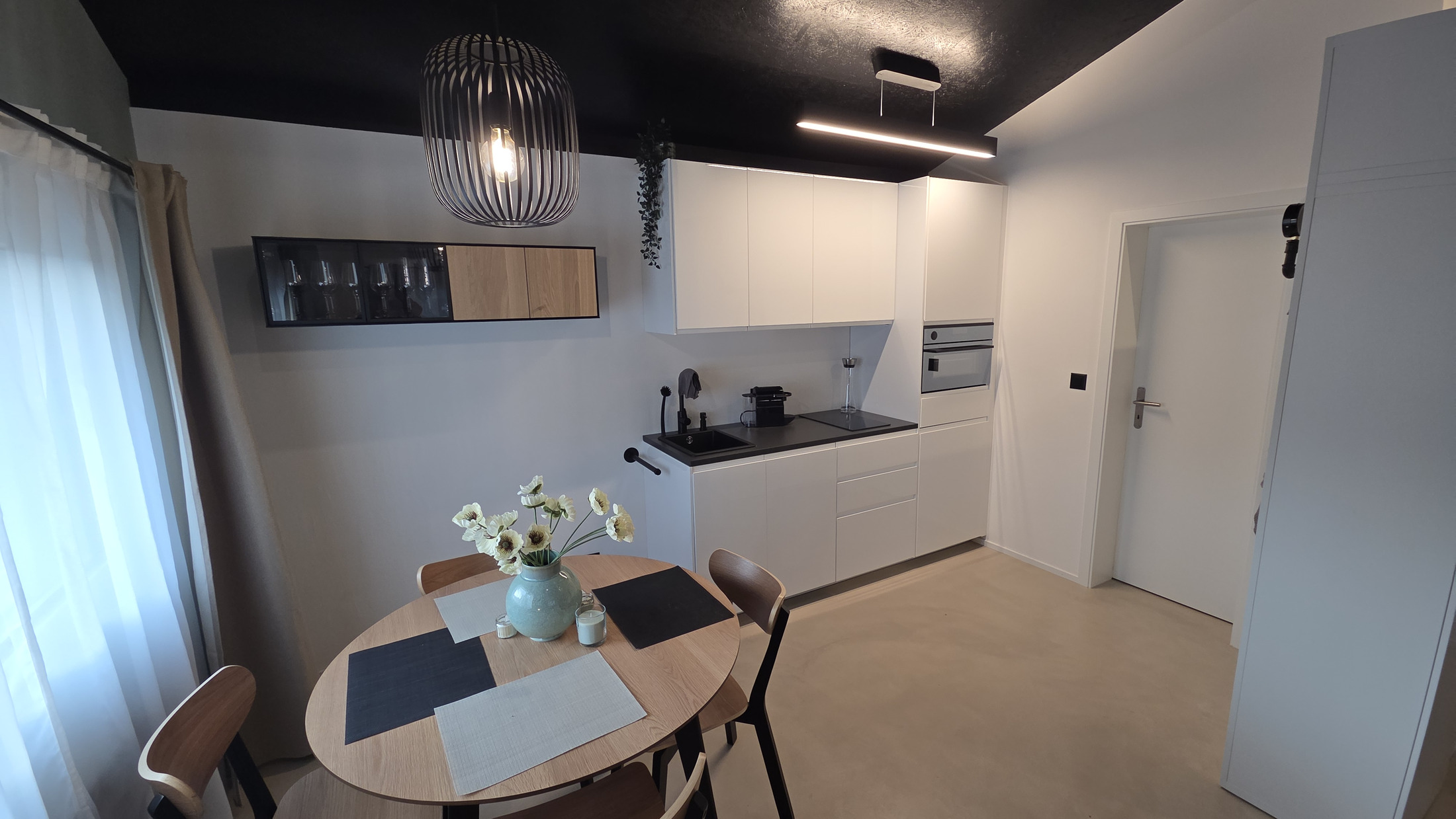 Vollständig ausgestattete Küche im Apartment Maienweg 2
